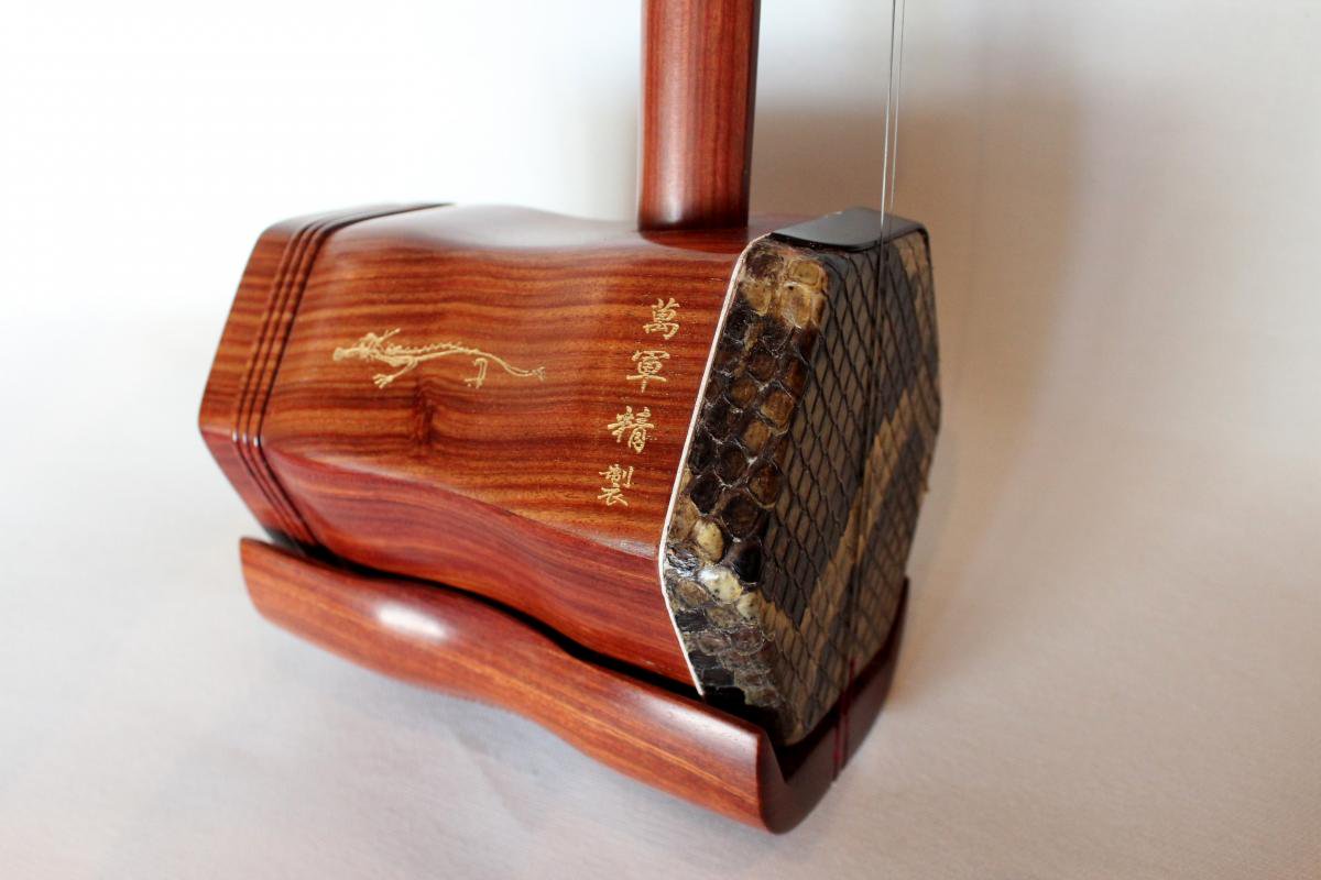 中胡 紅木製品 二胡 中国楽器 ハードケース付 - 楽器、器材