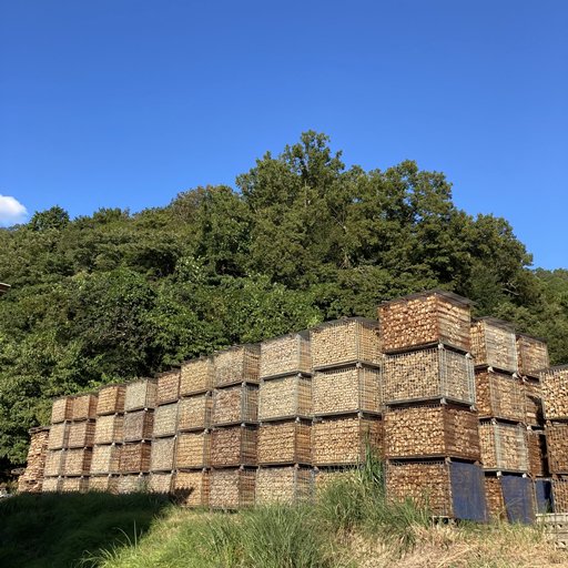 薪ストーブ用乾燥ナラ薪約300kg。25kg×12箱パック（全国発送可） ｜京都の薪屋かたぎや