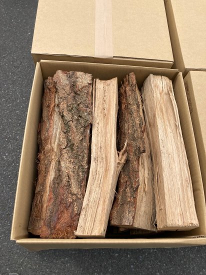 薪ストーブ用乾燥ナラ薪約300kg。25kg×12箱パック（全国発送可） ｜京都の薪かたぎや