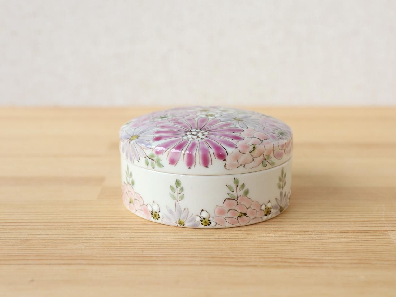 花憐 ピンク 蓋物 - 加賀商会は絵付工房色絵 遊を運営しております