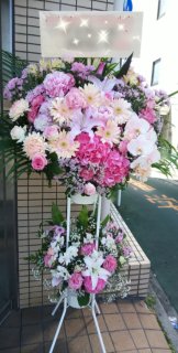 季節のお花のスタンド花２段　東京23区内限定配送