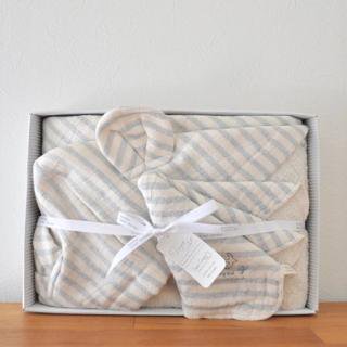 gift set　出産のお祝いに---フード付きバスタオル+ハンカチセット