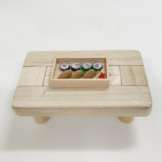 ミニテーブル（4本脚 ・ミニ寿司付）　手作り　木の雑貨　小田井おじいさんの工房