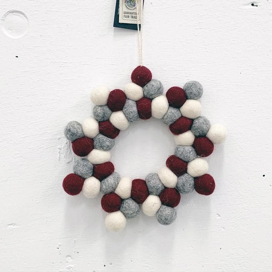 フェルトのクリスマスリース フェルトボールスタークラシック | En Gry