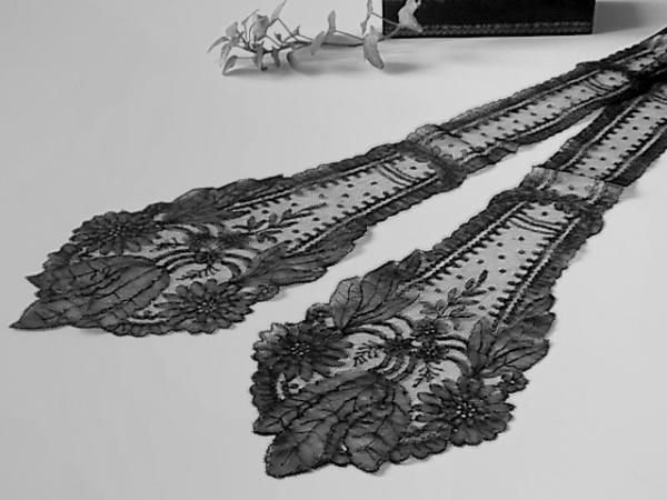 黒シャンテリーレースのラペット Tesoro テゾーロ 価値あるアンティークをイタリアから 黒シャンテリーレースのラペット Tesoro テゾーロ 価値あるアンティークをイタリアから