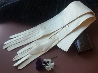 舞踏会用のカーフの長手袋