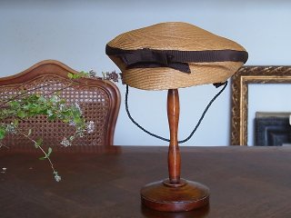 アールデコのマドラス型の麦わら帽