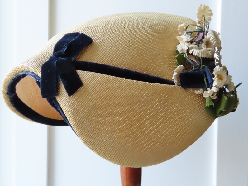 春のお洒落な40年代の帽子 Tesoro テゾーロ 価値あるアンティークをイタリアから