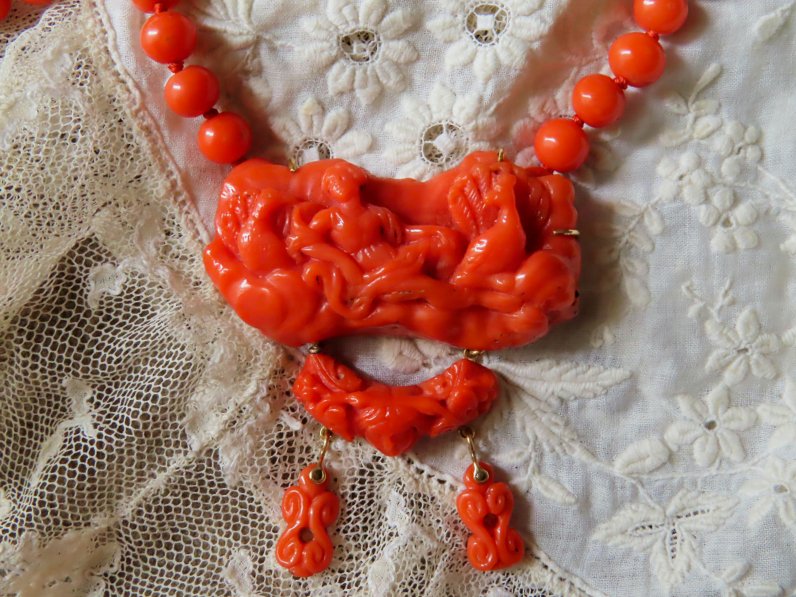 装飾珊瑚【値下】イタリアビンテージ珊瑚ペンダントタコ装飾