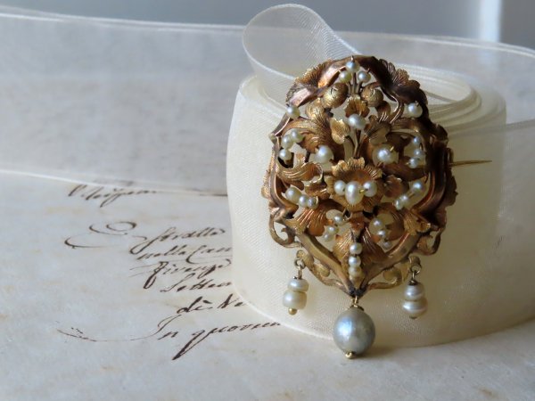天然真珠と唐草模様のブローチ - Tesoro*テゾーロ、価値ある