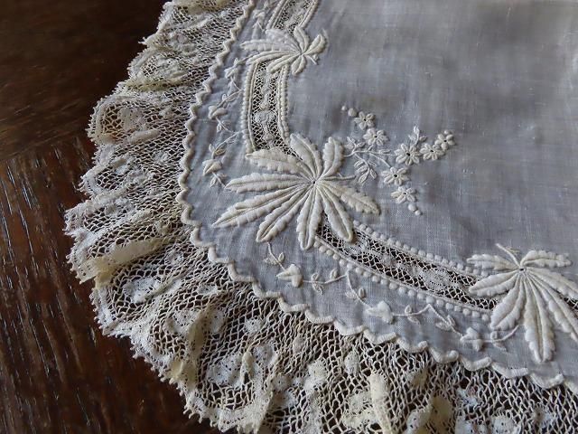 アンティーク 二輪のポワンドローズ デュセスレース 西洋菊 三つ葉