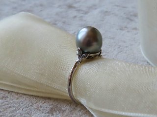 ミキモトのグレー真珠の一粒リング