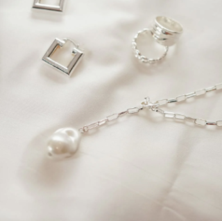POLLY SAYER BAROQUE PEARL CHAIN NECKLACE-SILVER