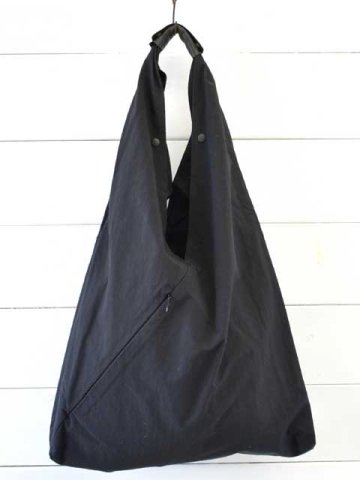 SLOW() traiangle wrap bag-span nylon black- (586S125P)
