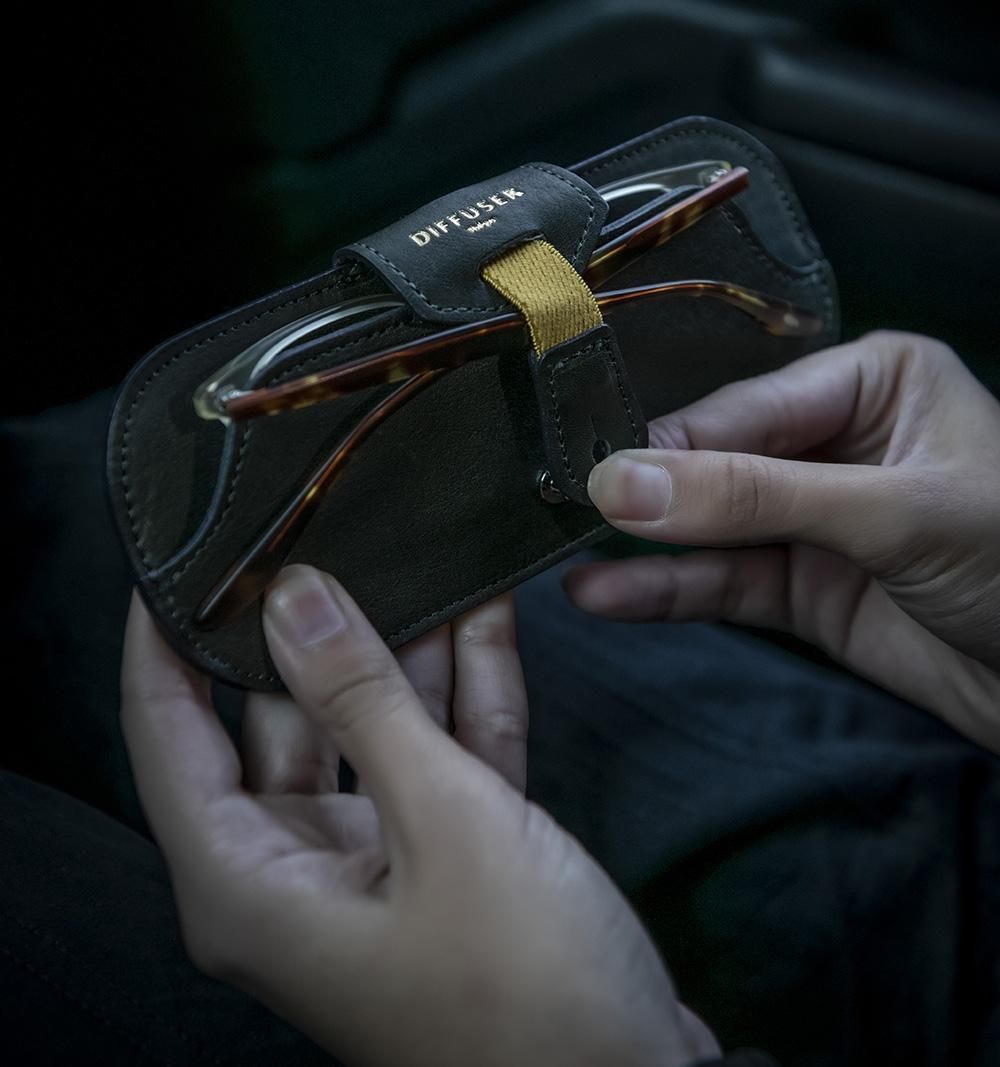 OIL LEATHER SMART EYEWEAR CASE / Dark Green & Brown