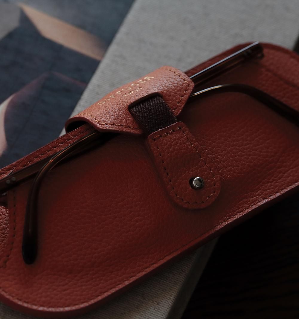 SHRINK LEATHER SMART EYEWEAR CASE / Orange & Brown