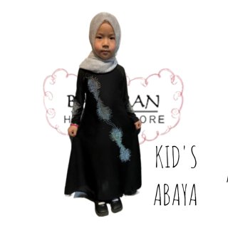<img class='new_mark_img1' src='https://img.shop-pro.jp/img/new/icons1.gif' style='border:none;display:inline;margin:0px;padding:0px;width:auto;' />KIDS ABAYA<br>with RINESTONE