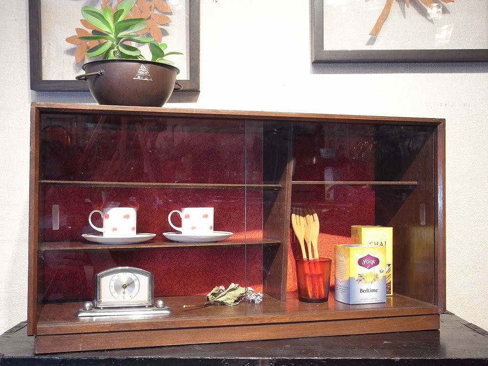 レトロ アンティーク 小さな 木製 飾り棚 ガラス引き戸 小棚 コレクションケース 茶箪笥 - Northwest-antiques