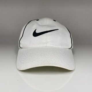 <img class='new_mark_img1' src='https://img.shop-pro.jp/img/new/icons15.gif' style='border:none;display:inline;margin:0px;padding:0px;width:auto;' />NIKE Cap 13