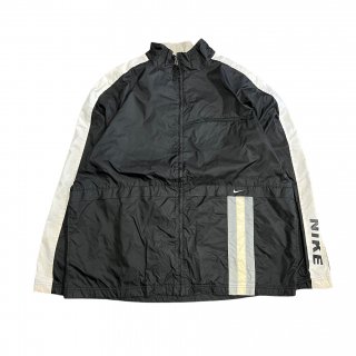 <img class='new_mark_img1' src='https://img.shop-pro.jp/img/new/icons15.gif' style='border:none;display:inline;margin:0px;padding:0px;width:auto;' />NIKE Nylon Jacket