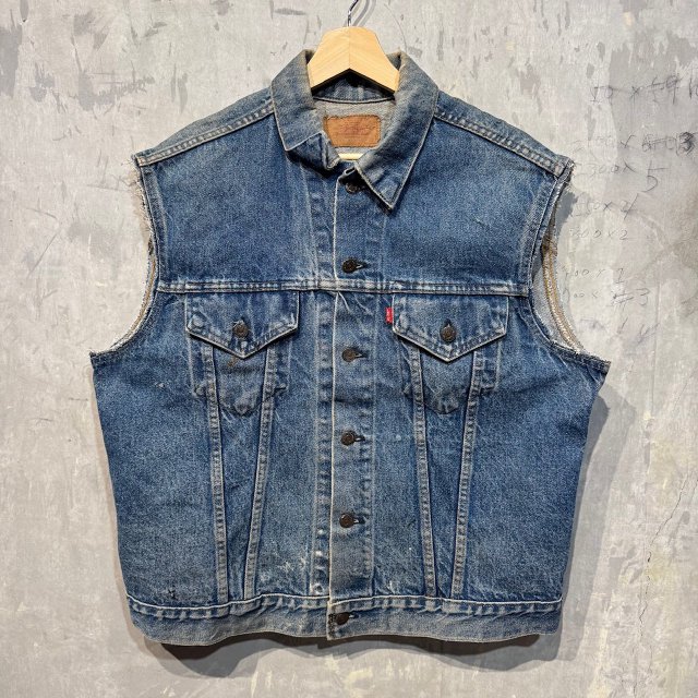 <img class='new_mark_img1' src='https://img.shop-pro.jp/img/new/icons15.gif' style='border:none;display:inline;margin:0px;padding:0px;width:auto;' />80's CutOff  Levi's Denim Vest 