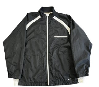 <img class='new_mark_img1' src='https://img.shop-pro.jp/img/new/icons15.gif' style='border:none;display:inline;margin:0px;padding:0px;width:auto;' />NIKE Nylon Jacket