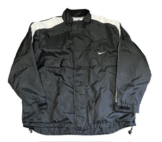 <img class='new_mark_img1' src='https://img.shop-pro.jp/img/new/icons15.gif' style='border:none;display:inline;margin:0px;padding:0px;width:auto;' />NIKE Nylon Jacket