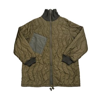 <img class='new_mark_img1' src='https://img.shop-pro.jp/img/new/icons15.gif' style='border:none;display:inline;margin:0px;padding:0px;width:auto;' />90's German Military Quilting Liner Jacket