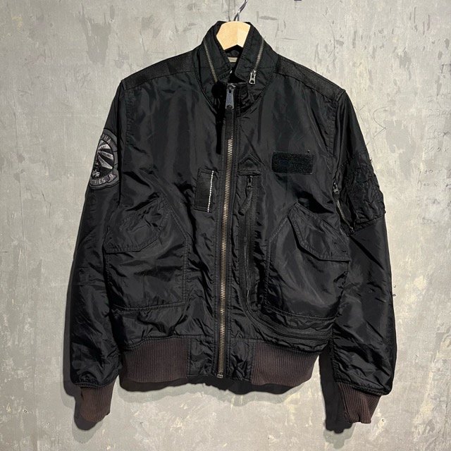 <img class='new_mark_img1' src='https://img.shop-pro.jp/img/new/icons15.gif' style='border:none;display:inline;margin:0px;padding:0px;width:auto;' />ALPHA Flight Nylon Jacket