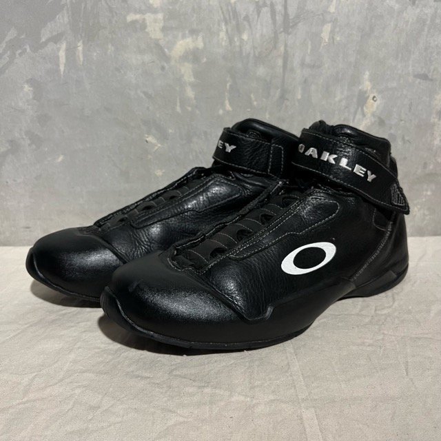 OAKLEY Leather Middle Cut Sneaker