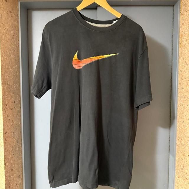 <img class='new_mark_img1' src='https://img.shop-pro.jp/img/new/icons15.gif' style='border:none;display:inline;margin:0px;padding:0px;width:auto;' />Nike S/S Tee 