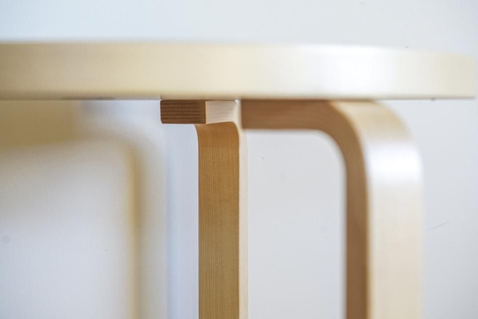 artek | 90Bテーブル（halutaオリジナルカラー : ペールグレー）