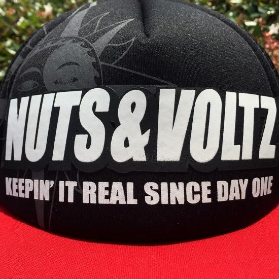 NUTS & VOLTZ LOGO MESH CAP (Black & Red) - 釣りをもっと NUTS & VOLTZ LOGO MESH CAP (Black & Red) - 釣りをもっと