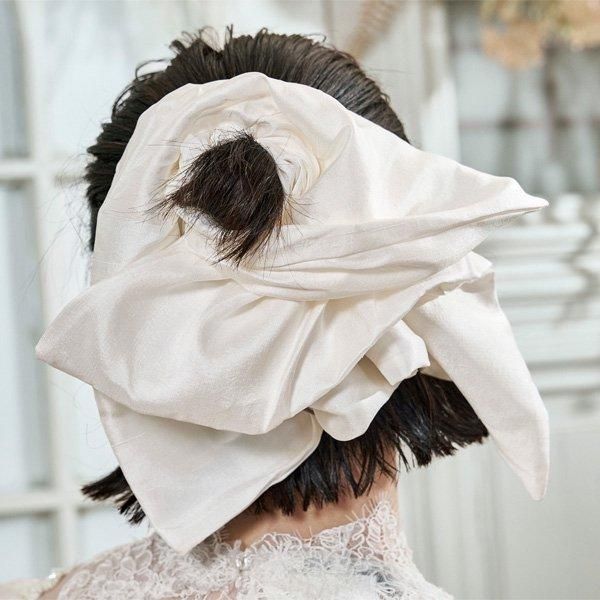 heyep レザー風ラージスクエアシュシュ heyep／ヘイップ】シルクスクエアシュシュ L （ヘアアクセサリー