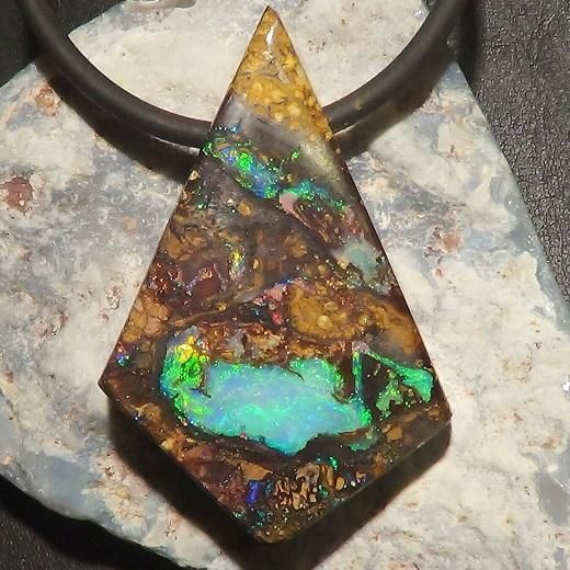 ボルダーオパール ペンダント151ct - オパール専門店　Flashfire-Opals-Japan