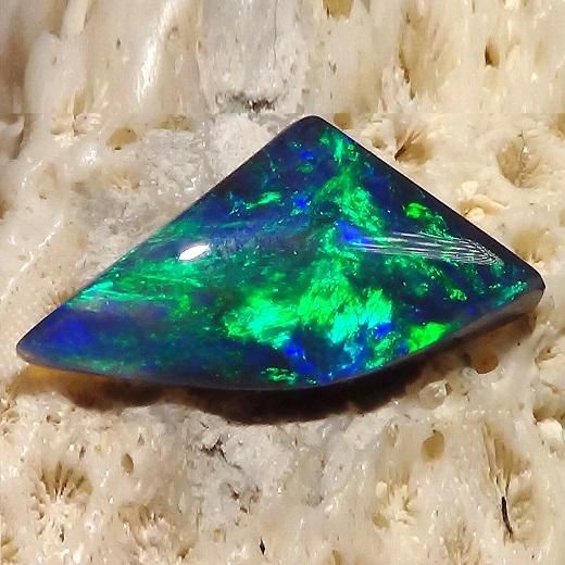 ブラックオパール 2.0ct - オパール専門店　Flashfire-Opals-Japan