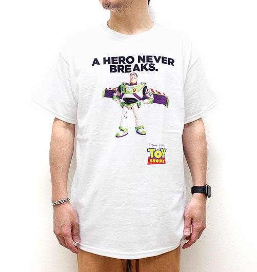 TOY STORY A HERO NEVER BREAKS Tee（トイストーリーアヒーローネバー