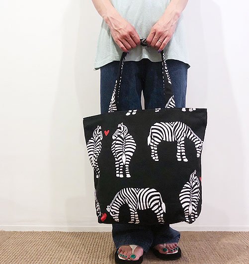 LOVE ZEBRA ZIP TOTE BAG（ラブゼブラジップトートバッグ