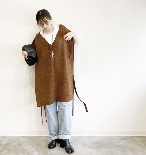 トップスAGAWD♡Vneck knit vest♡黒♡送料込み アガウド