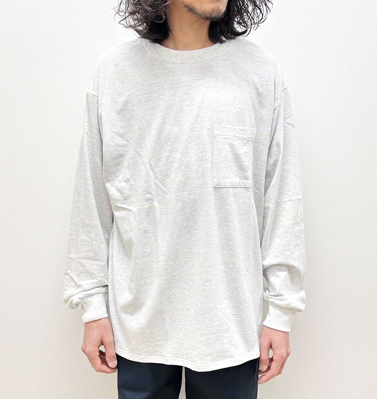 NEON SCRIPT LOOSE FIT L/S POCKET TEE（ネオンスクリプトルーズ