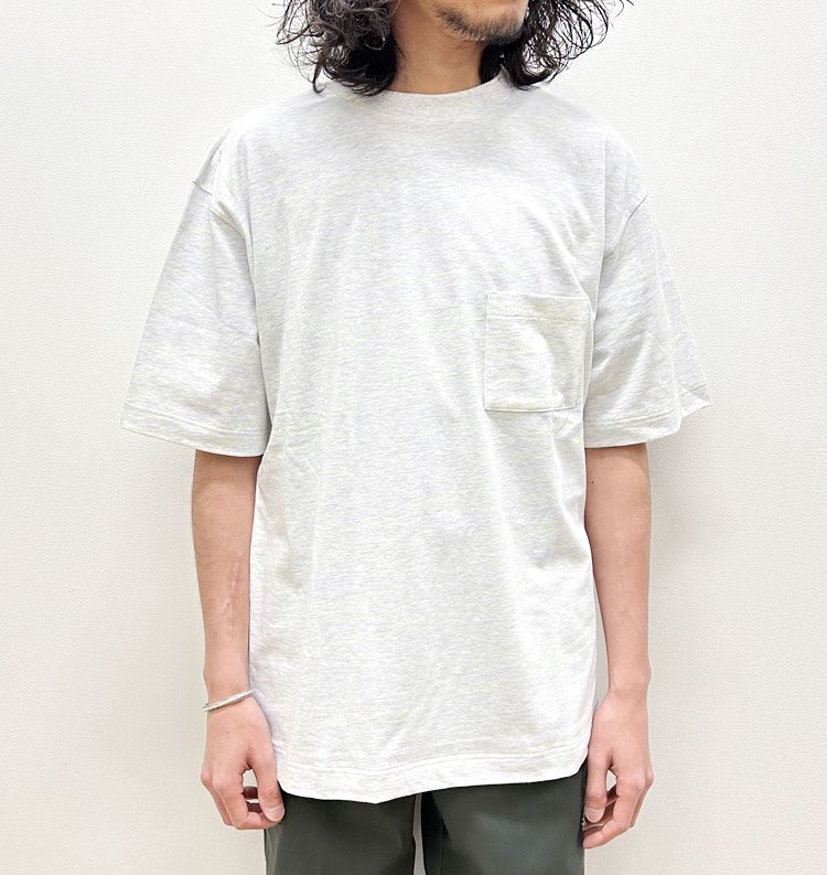 NEON SCRIPT LOOSE FIT S/S POCKET TEE（ネオンスクリプトルーズ