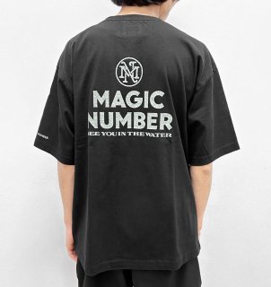 STOCK LOGO US COTTON S/S T-SHIRT（ストックロゴUSコットンショートスリーブTシャツ）／MAGIC NUMBER（マジックナンバー）