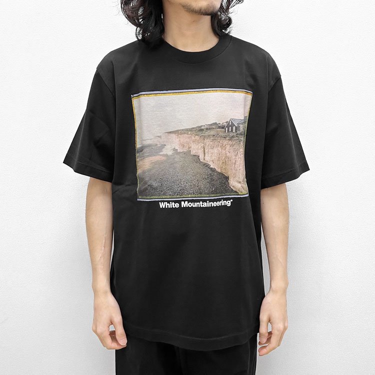 ''SEVEN SISTERS'' PHOTO T-SHIRT - White Mountaineering（ホワイトマウンテニアリング）