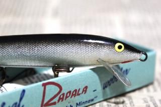 <img class='new_mark_img1' src='https://img.shop-pro.jp/img/new/icons13.gif' style='border:none;display:inline;margin:0px;padding:0px;width:auto;' />OLD RAPALA FLOATING F11 [S]