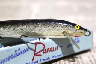 <img class='new_mark_img1' src='https://img.shop-pro.jp/img/new/icons13.gif' style='border:none;display:inline;margin:0px;padding:0px;width:auto;' />OLD RAPALA FLOATING F11 [STAR FOIL]