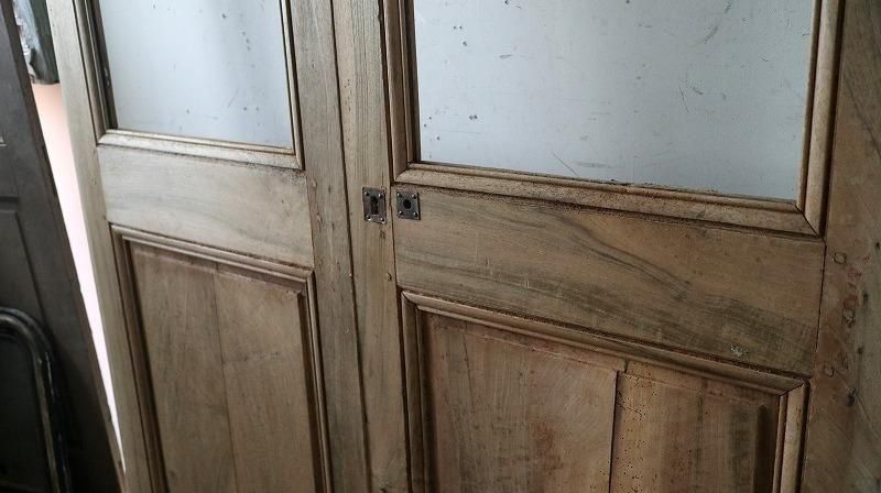 日本製アンティーク両開き木製ドア ゆらゆらガラス 洋館 観音開き 日本製アンティーク両開き木製ドア ゆらゆらガラス 洋館 観音開き