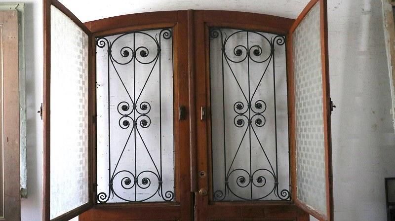 フランスアンティーク アーチ観音開き アイアン飾り ガラスドア