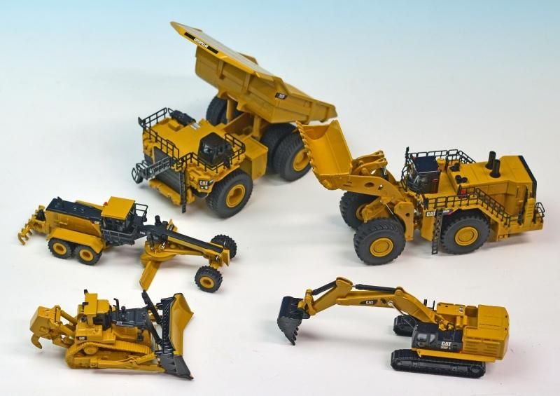 CAT24Mモータグレーダ 1/125スケール - KENKRAFT