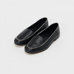 <img class='new_mark_img1' src='https://img.shop-pro.jp/img/new/icons1.gif' style='border:none;display:inline;margin:0px;padding:0px;width:auto;' />Hender Scheme  oval moca yv-s-ovm