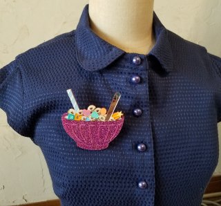 <img class='new_mark_img1' src='https://img.shop-pro.jp/img/new/icons42.gif' style='border:none;display:inline;margin:0px;padding:0px;width:auto;' />Daisy Jean – Cereal Thriller Brooch4,400ߢ2,200
